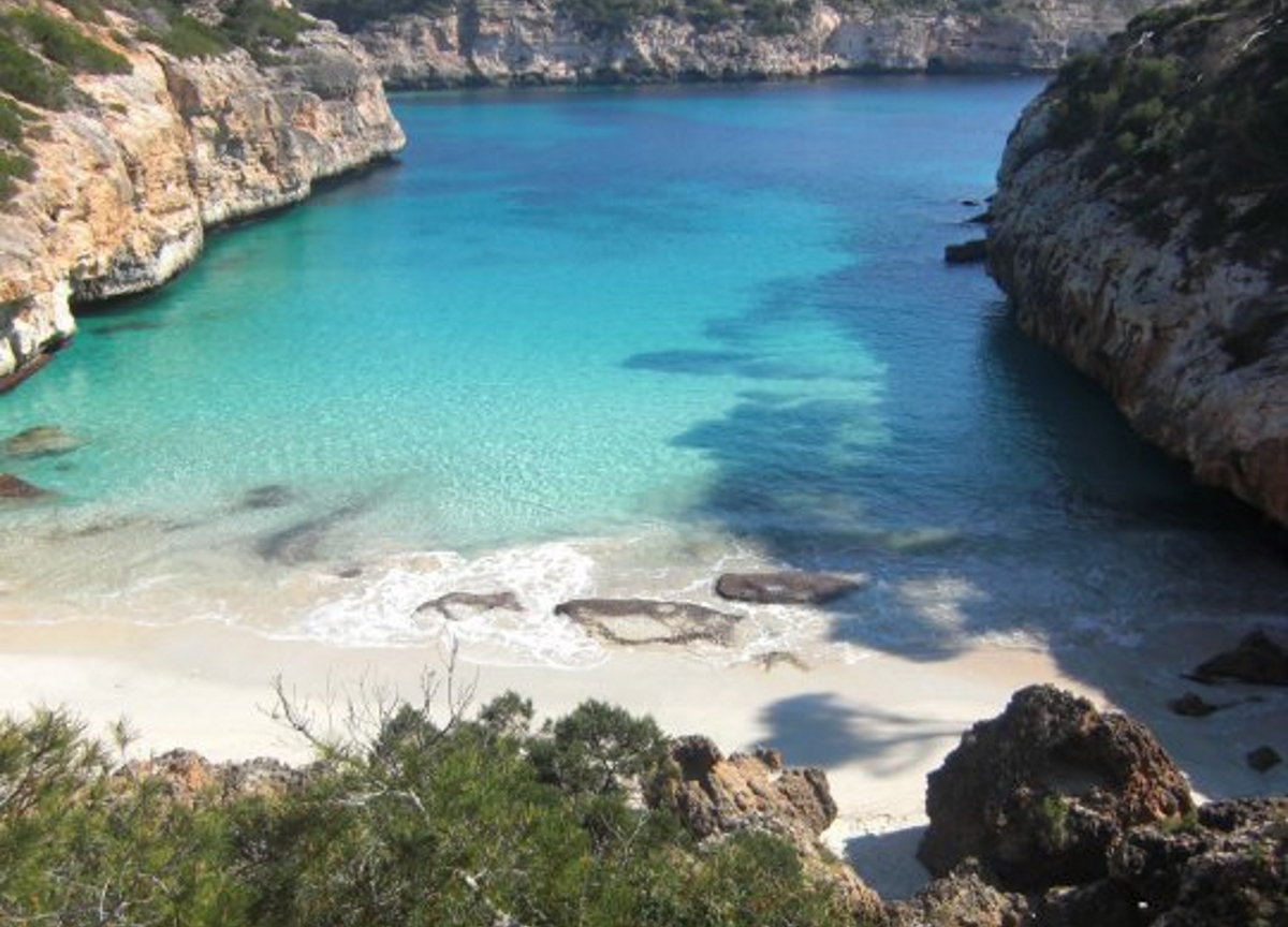 Der Strand von Cala de sa Comuna