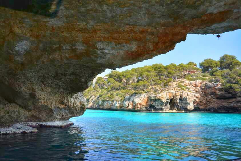 Der Strand Cala Santayí